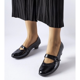 Black low-heeled Simi pumps 1