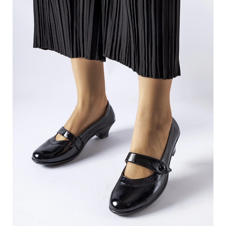 Black low-heeled Simi pumps 1