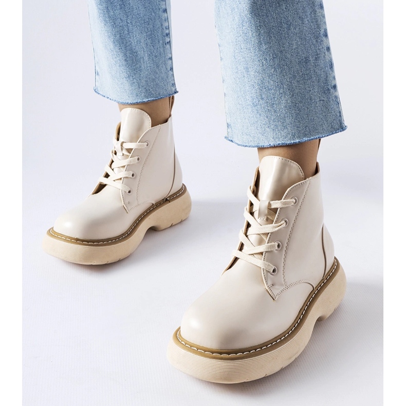 Beige workers' boots on a thick Sacco platform 1