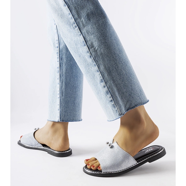 Blue metallic flip-flops with Frederi pearls silver 2