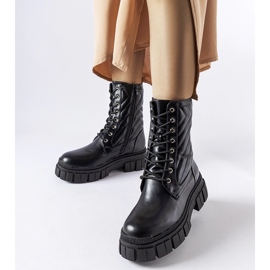 Black workers' boots decorated with Fiacre quilting 1