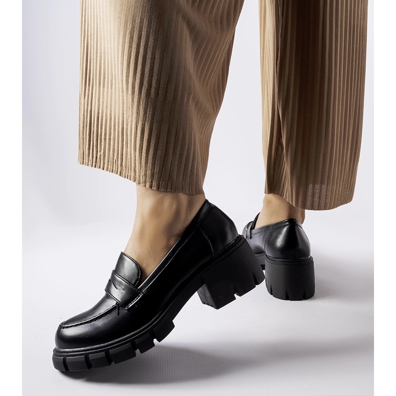 Black classic moccasins with a Dina block 1