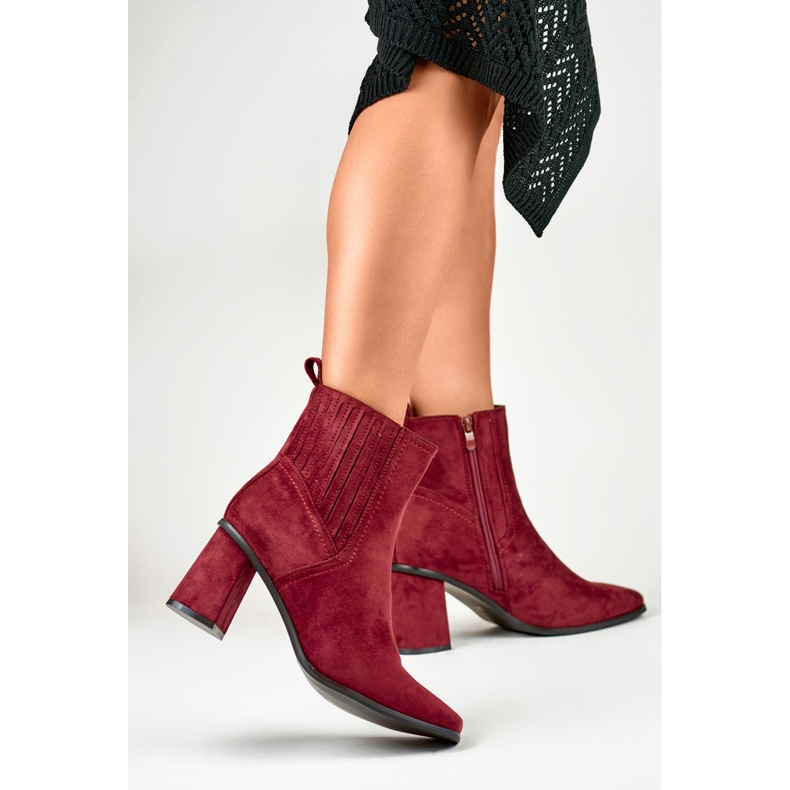 Women's maroon boots on the post red 1