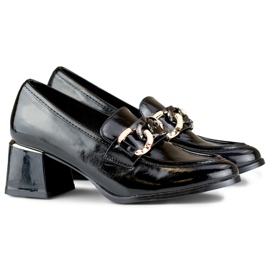 Ladies' black patent low-heeled shoes 1