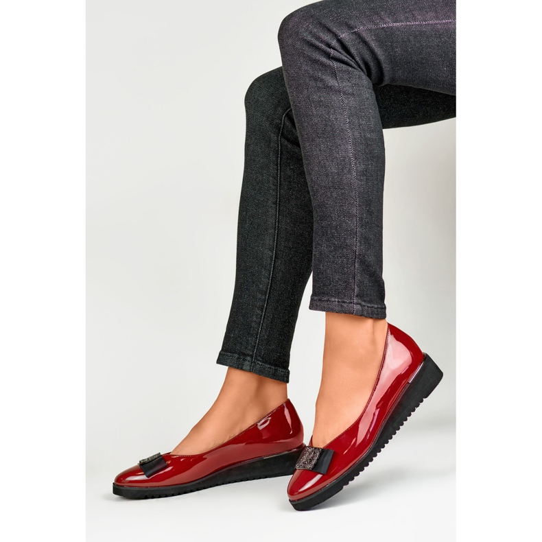 Red patent pumps with a low wedge 1