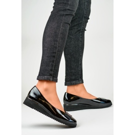 Black patent pumps with a low wedge 1