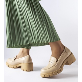 Beige classic moccasins with a Dina block 1