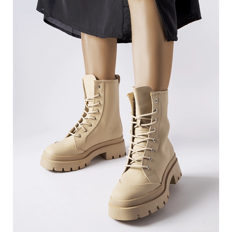 Beige boots with a matte finish from Thiery 1