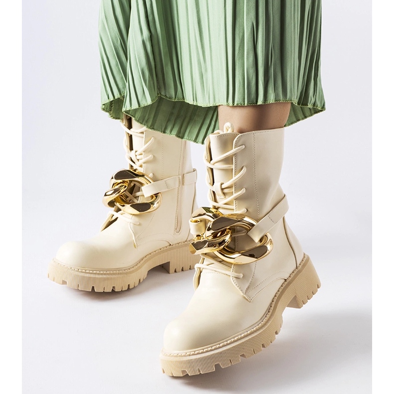 Beige hiking boots with a Galar chain 1 Beige hiking boots with a Galar chain 1