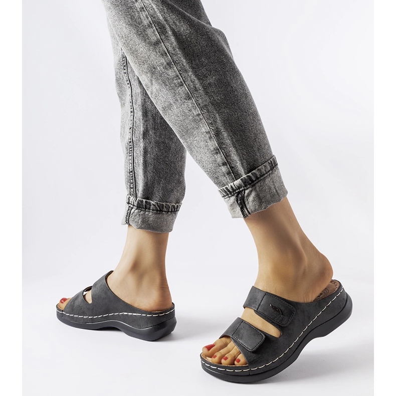 Evento Black Fréchette low wedge mules 2