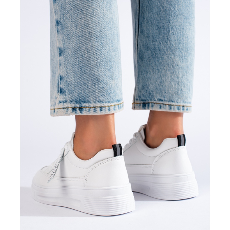 White sneakers on the Shelovet platform 1