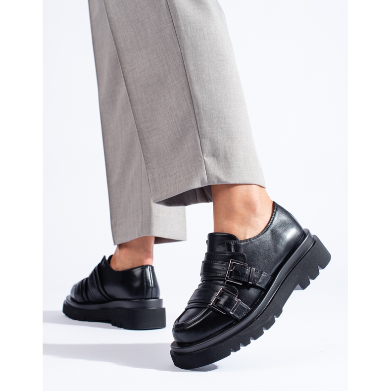 Black shoes with a thick Shelovet sole 2