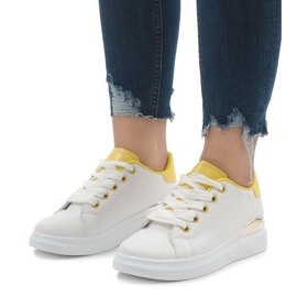 White sneakers on the 353 platform 1