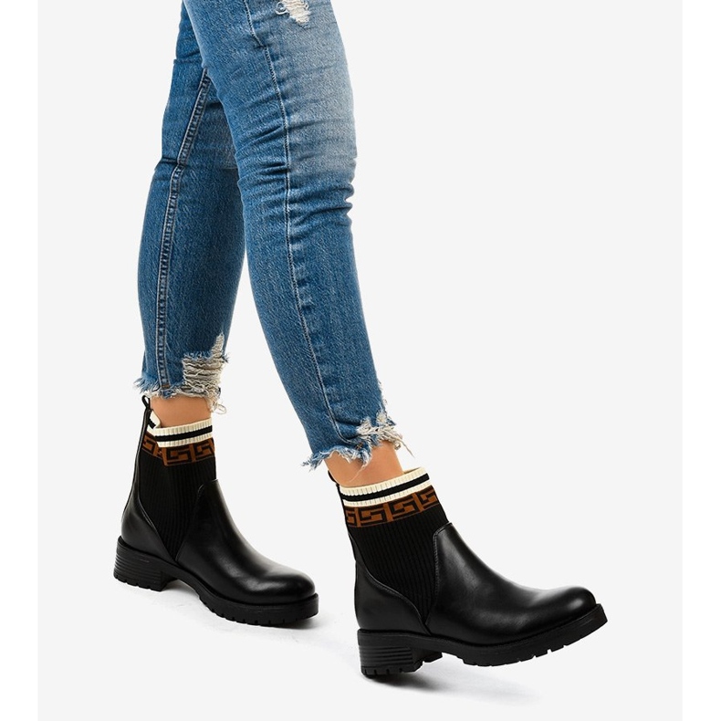 Black boots with a Mangtoris sock 1