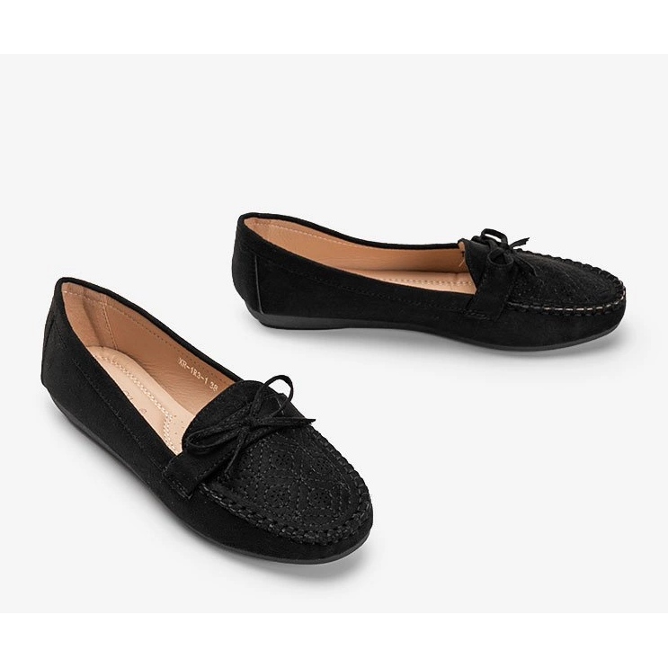 Black moccasins with an openwork Maura pattern 2