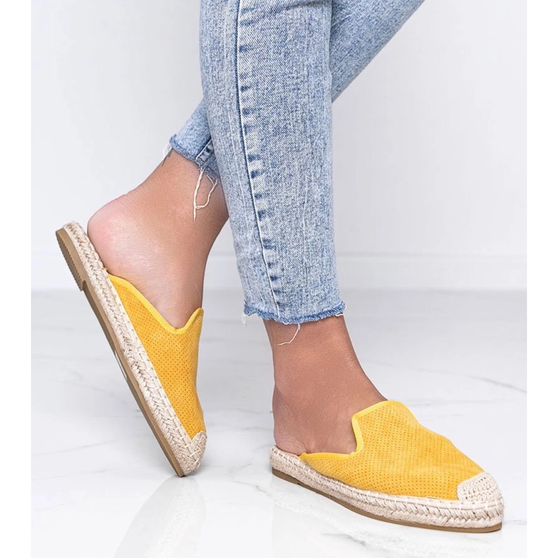 Yellow flip-flops with a built-up Kinshasa front 1