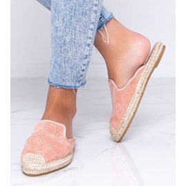 Pink flip-flops with a closed front of the Kinshasa 1