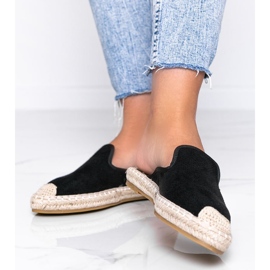 Black flip-flops with a closed front Kinshasa 1