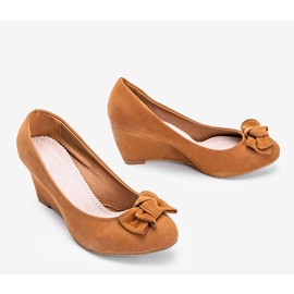 BM Camel wedge pumps with a Chelsea bow brown 2
