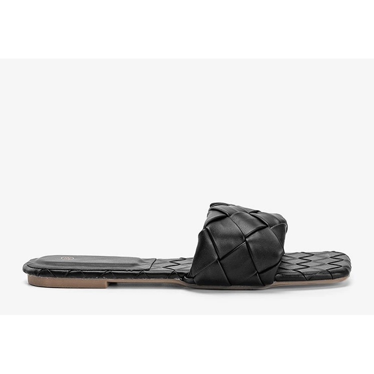 Black woven Chimmie slippers 1