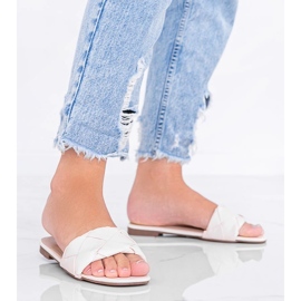 Beige slippers with a braided Iren upper 1