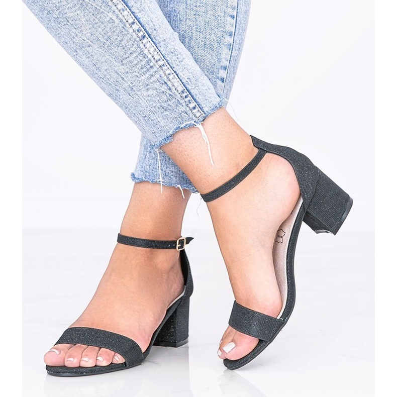 Black shiny sandals on a low post from Malabo 1