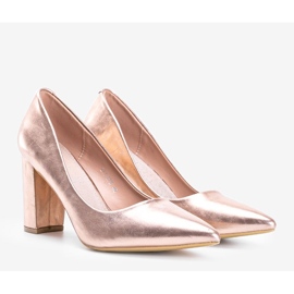 Pink metallic pumps on the Biancaa post 1
