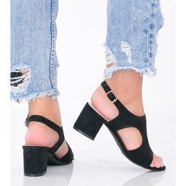 Black sandals on a low Buenna post 1