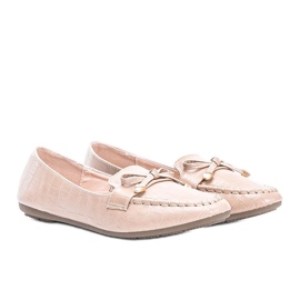 Beige moccasins in the Miriam crocodile skin motif 2