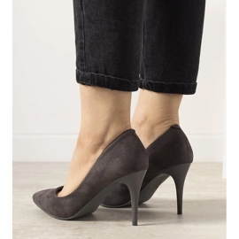 Gray pumps on Eliana's low heel grey 1