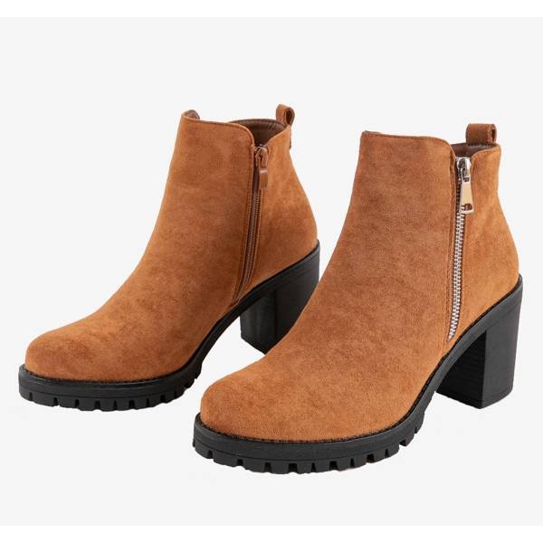 Camel boots on the Tiny post brown 2