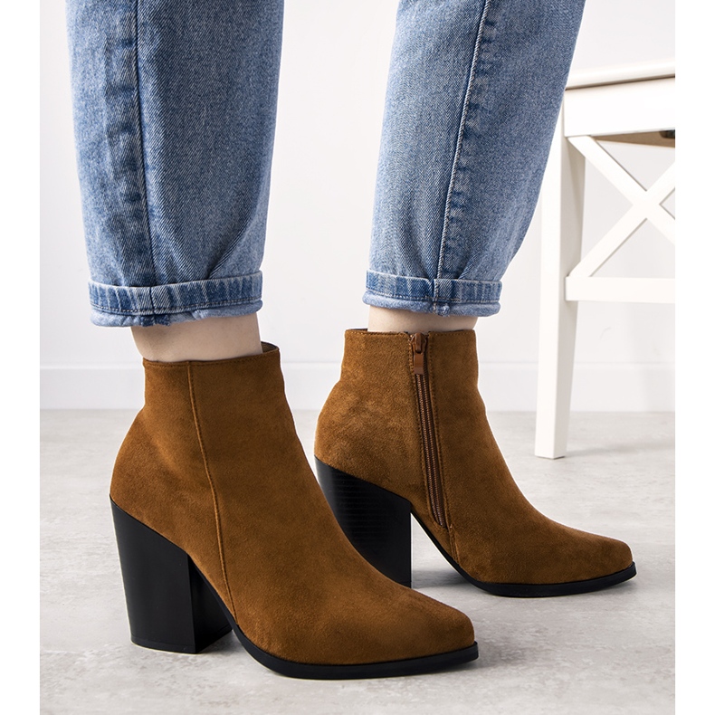 Camel cowboy boots on Milady's post brown 1