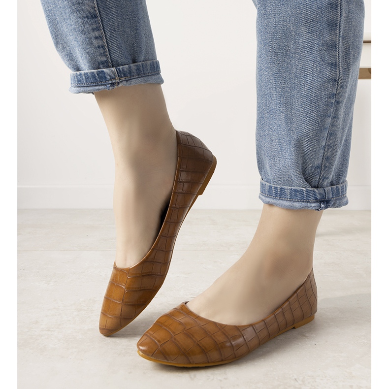 BM Camel ballerinas in the Camilia crocodile skin pattern brown 1