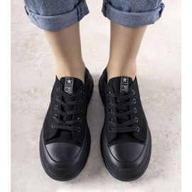 Black sneakers on a thick Beat sole 1