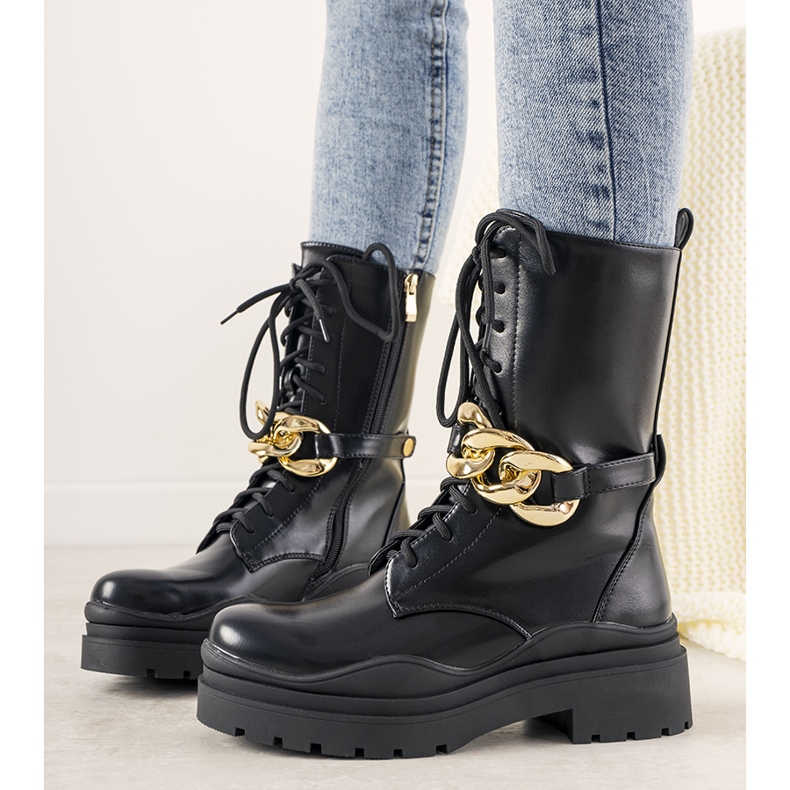 Black ankle boots with a chain from Rock It 1