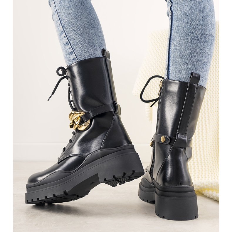 Black ankle boots with a chain from Rock It 2