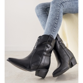 Black cowboy boots on a Perlage post 1