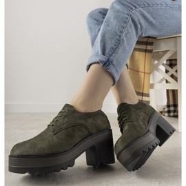 Green, low-cut ankle boots on the Cecina post 1