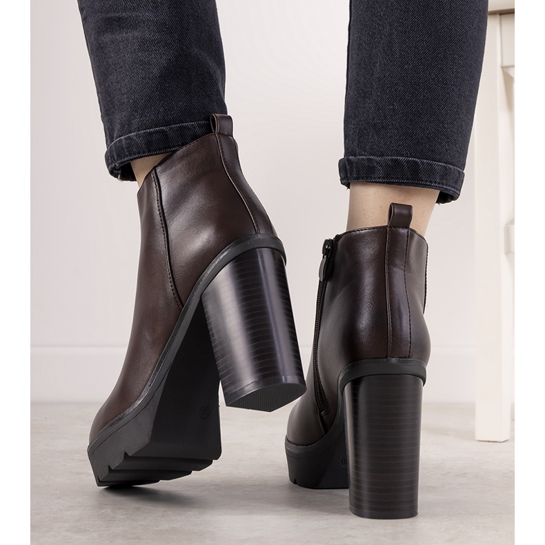 Brown classic boots for the My Need women's post 1