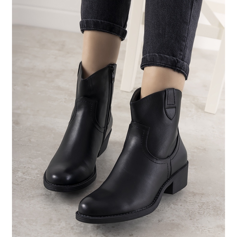 Classic women's black boots from Malika 1