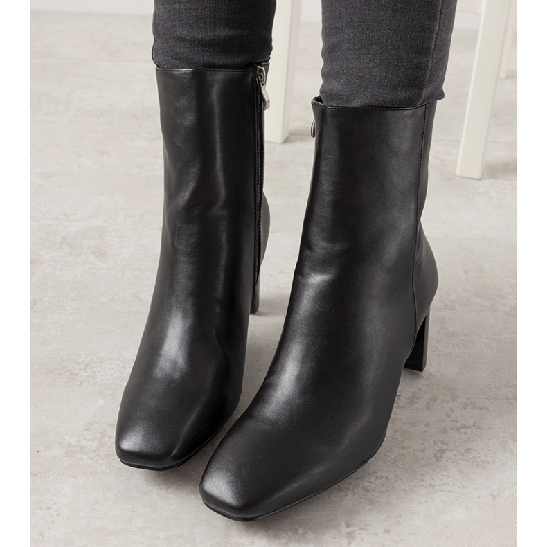 Black Elementary narrow heel boots 1
