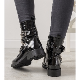 Black lacquered women's boots from Tanut 1