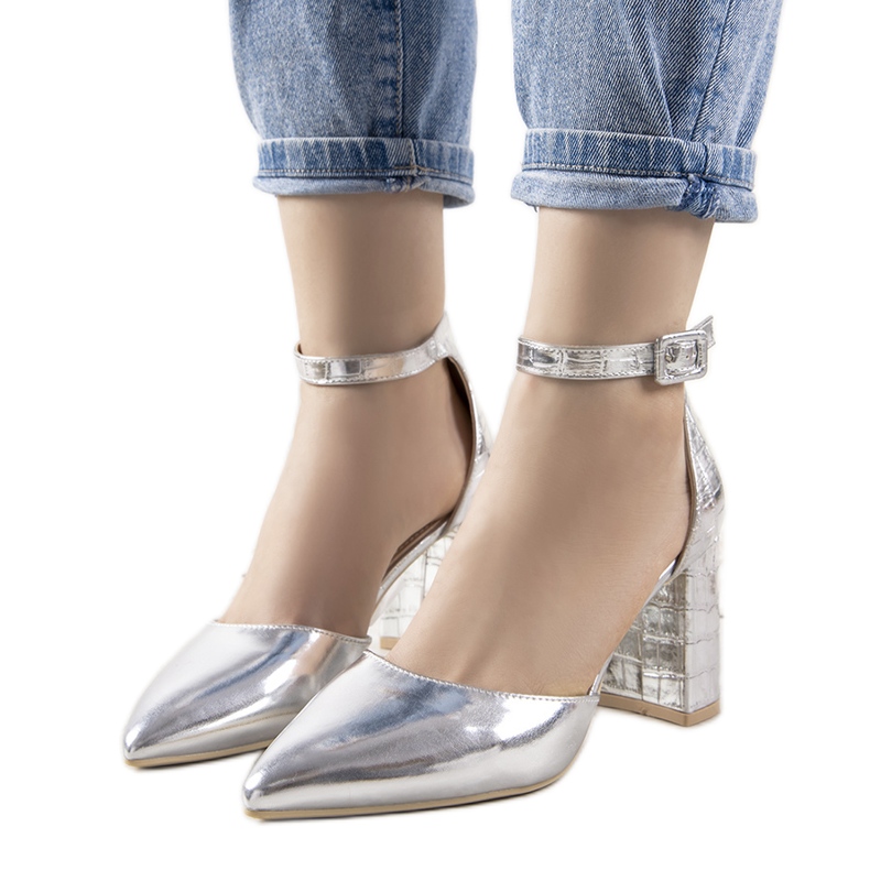 Silver pumps on the Ayers post 1