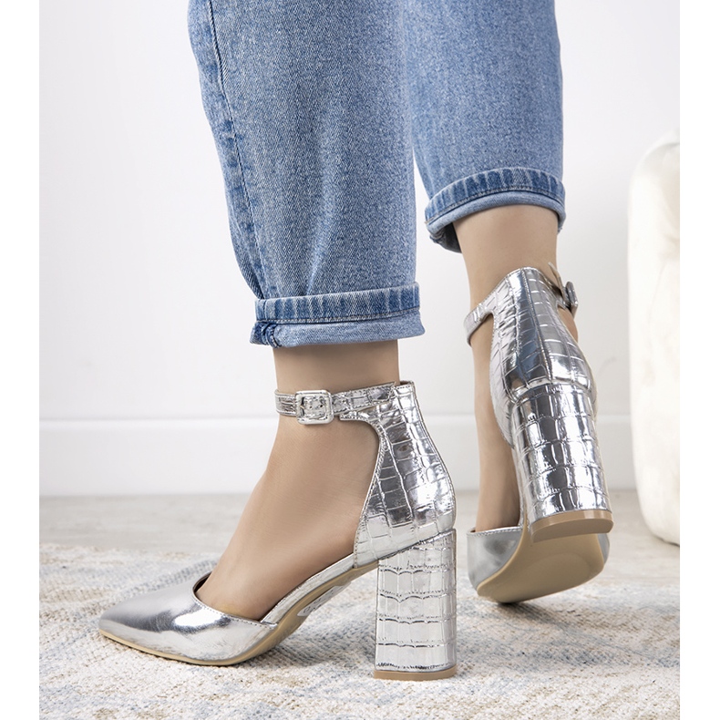 Silver pumps on the Ayers post 2