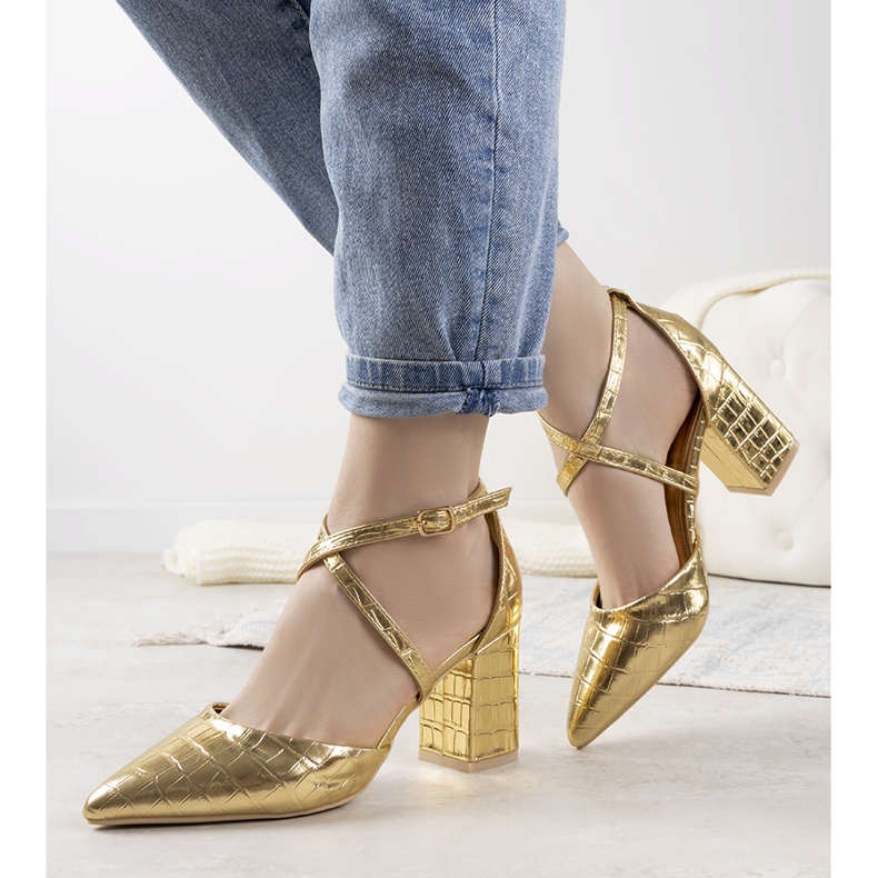 Gold pumps on the Strutt post golden 1
