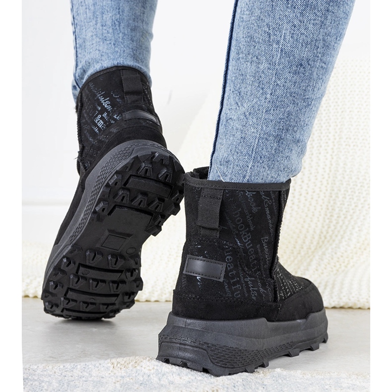 Black women's Crescent snow boots 1