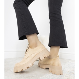 Beige shoes with a thick Melisande sole 1