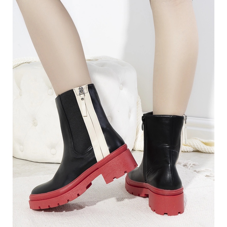 Black boots with a stripe Albina 1