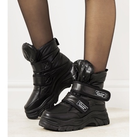 Black snow boots with Velcro Comforte closure 1