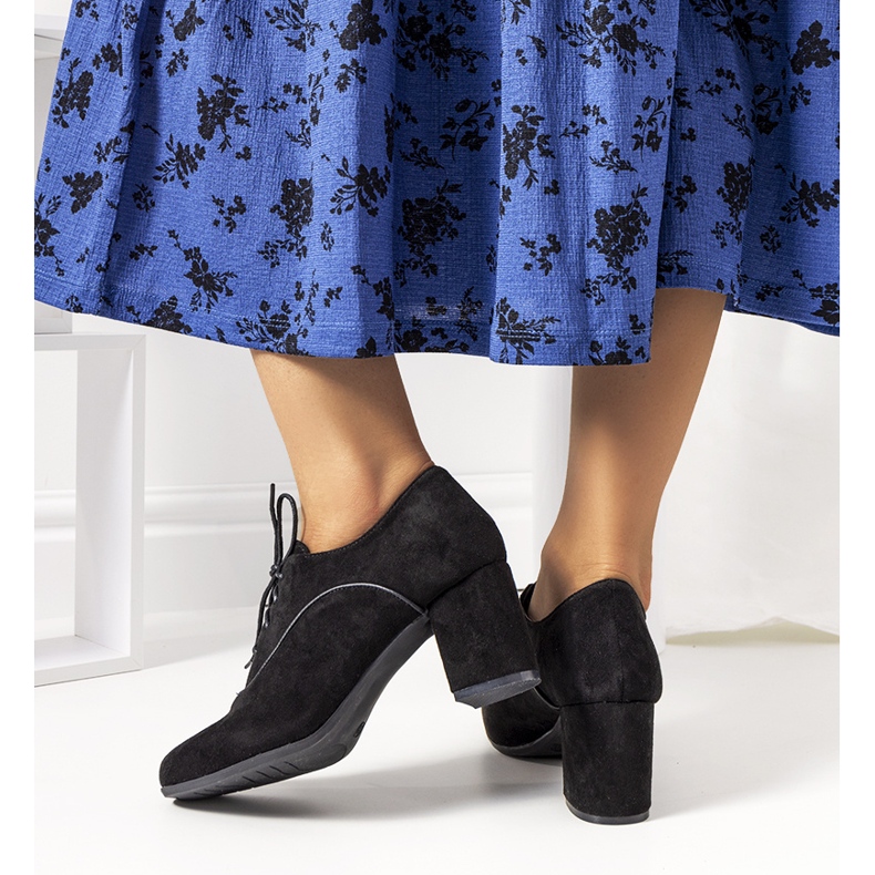 Black shoes on the Bird post 2